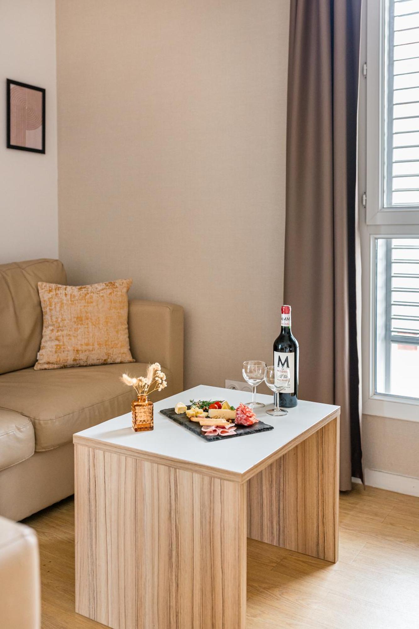 Appart Hotel Q7 Lodge Lyon 7 Bagian luar foto