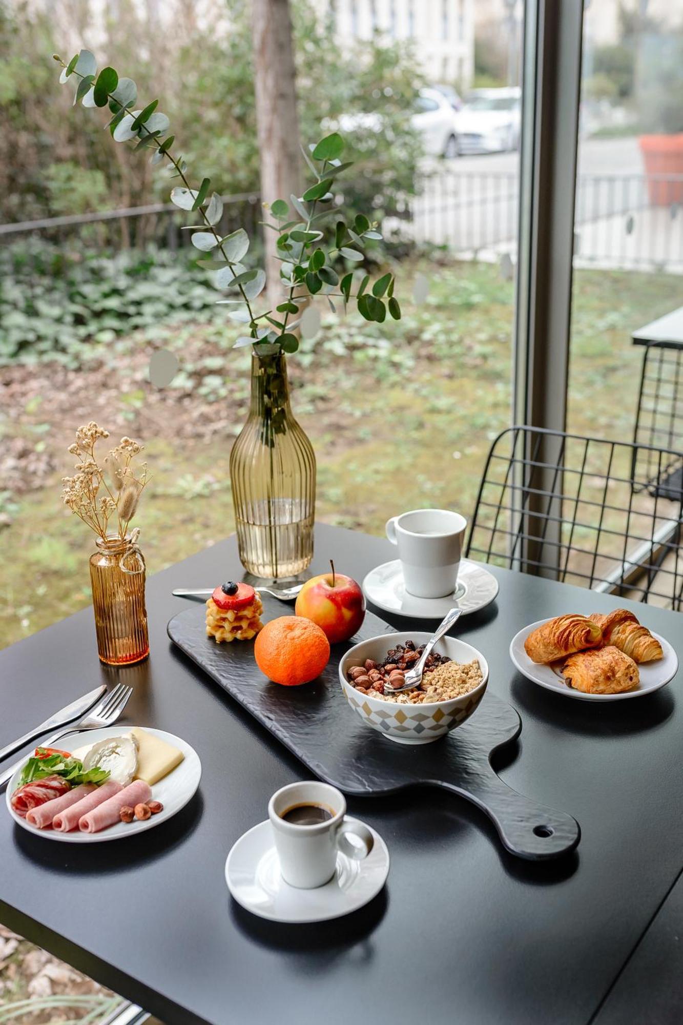 Appart Hotel Q7 Lodge Lyon 7 Bagian luar foto